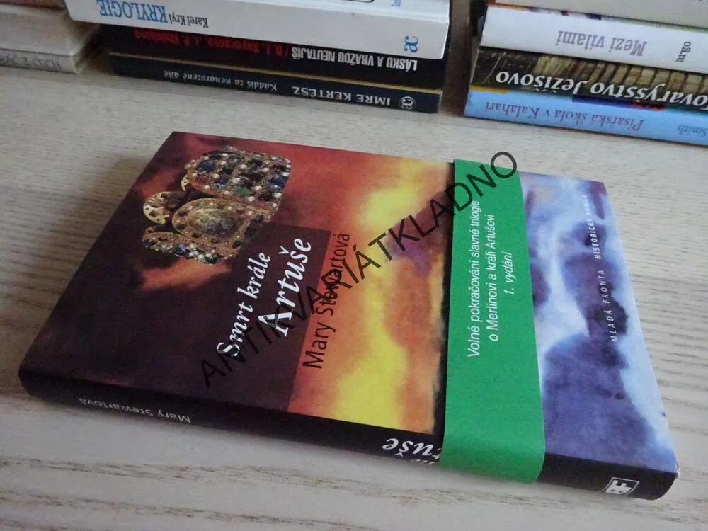 SMRT KRÁLE ARTUŠE, MARY STEWARTOVÁ, **an