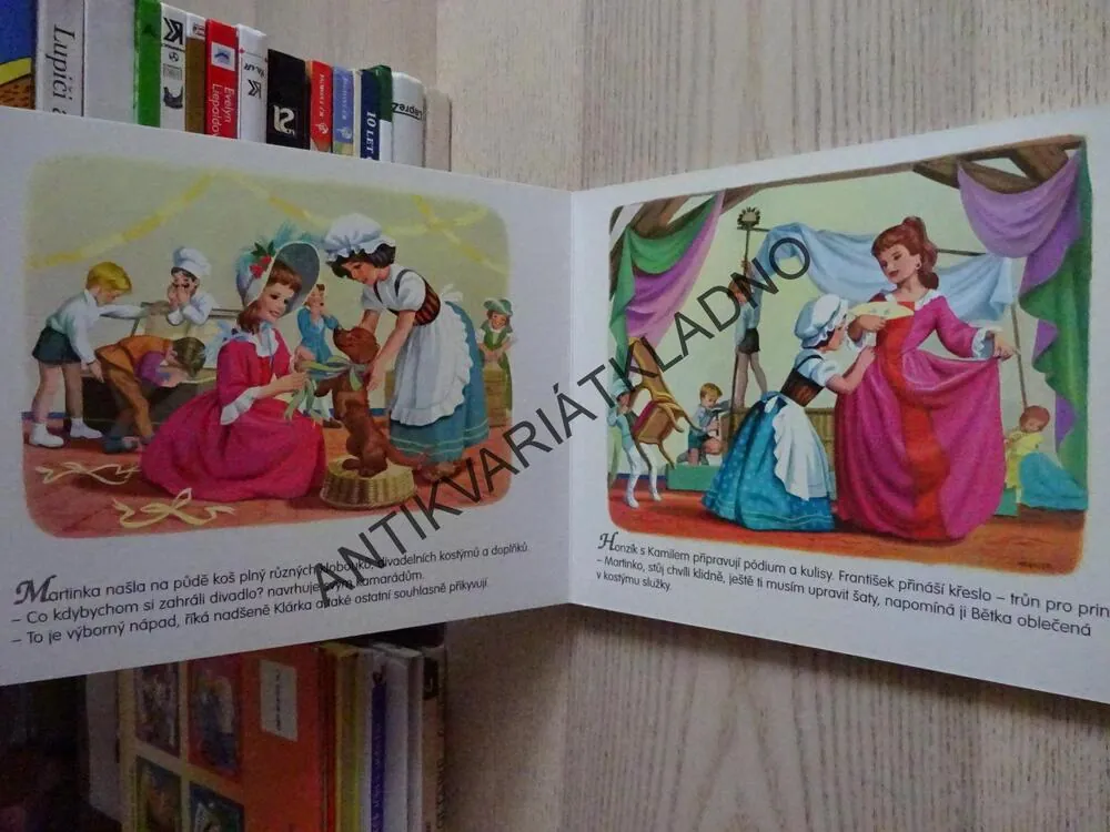 MARTINKA HRAJE DIVADLO, KNÍŽKA S PUZZLE (CHYBÍ 2 DÍLKY), **an