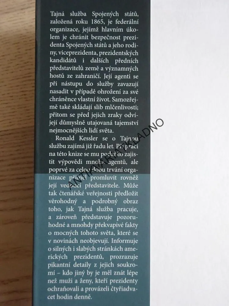 V PREZIDENOVĚ TAJNÉ SLUŽBĚ, RONALD KESSLER, **an