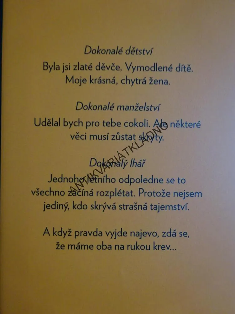 VRAŽEDNÉ SKLONY, CASS GREENOVÁ, **an