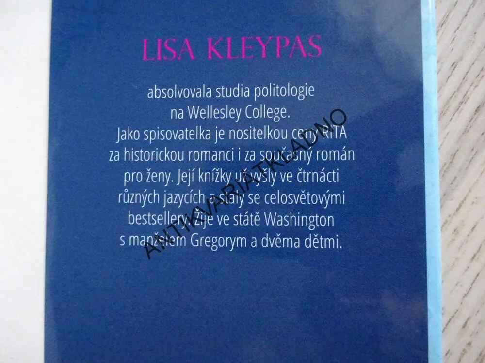 HON NA CASSANDRU, LISA KLEYPAS, **an