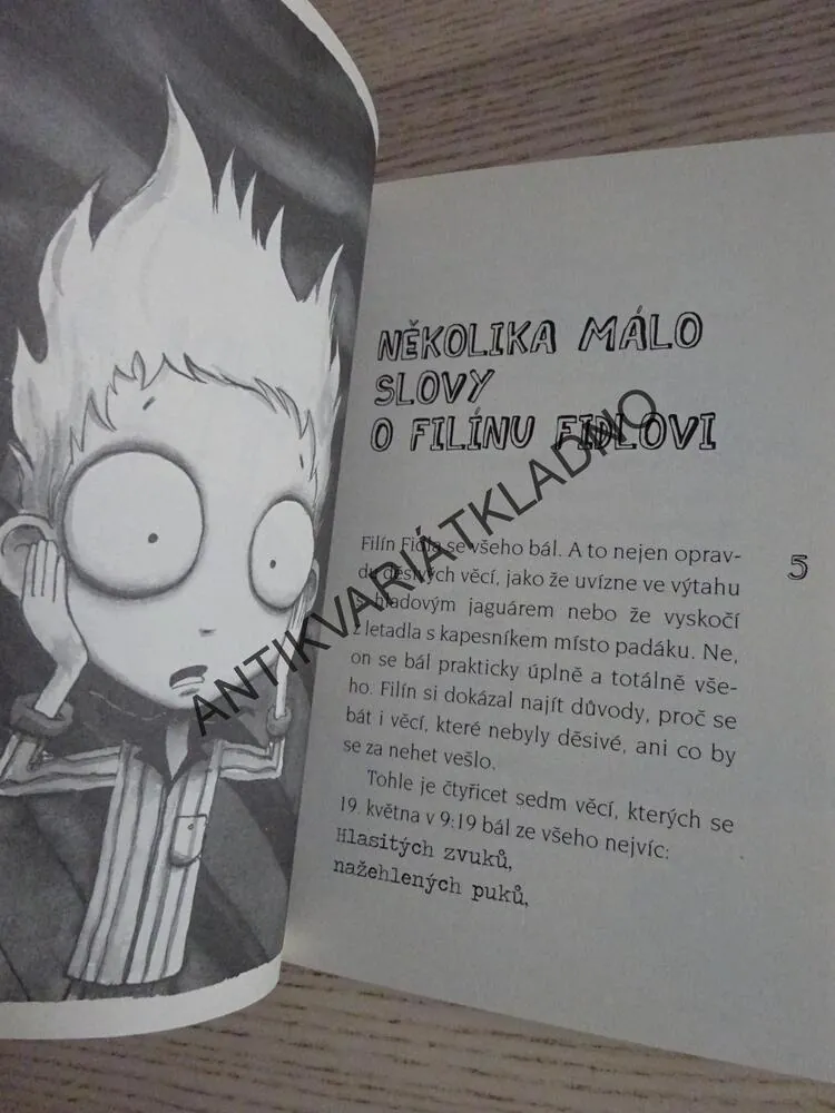 FILÍN FIDLA A STRAŠIDLA, GUY BASS, **an