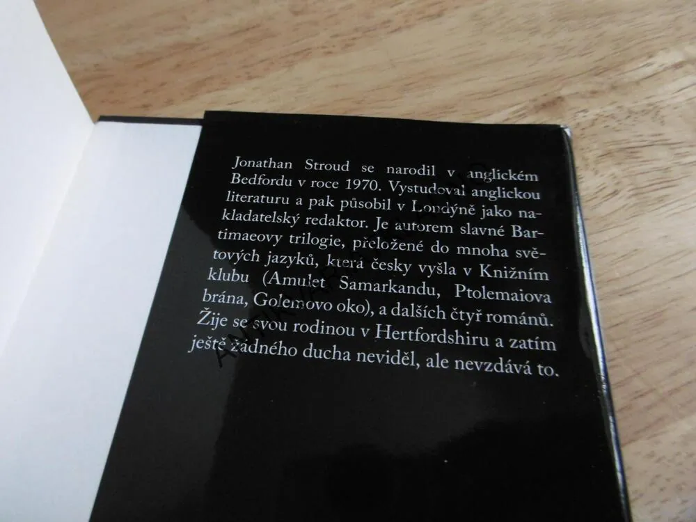 ŠEPTAJÍCÍ LEBKA, LOCKWOOD A SPOL., JONATHAN STROUD,