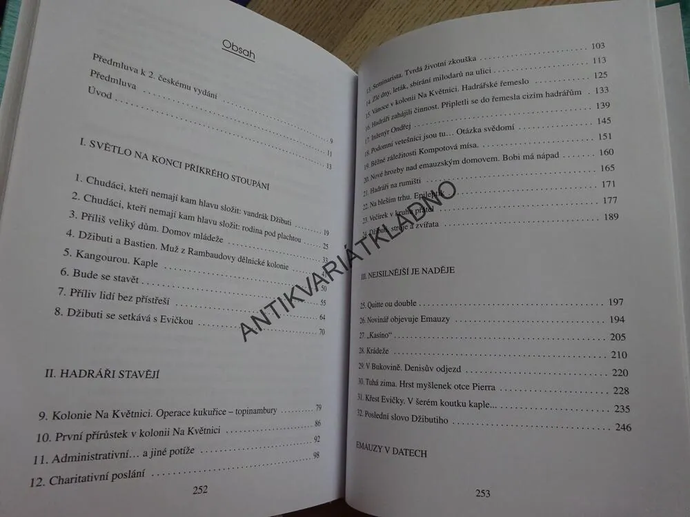 HADRÁŘI Z EMAUZ, BORIS SIMON, **an