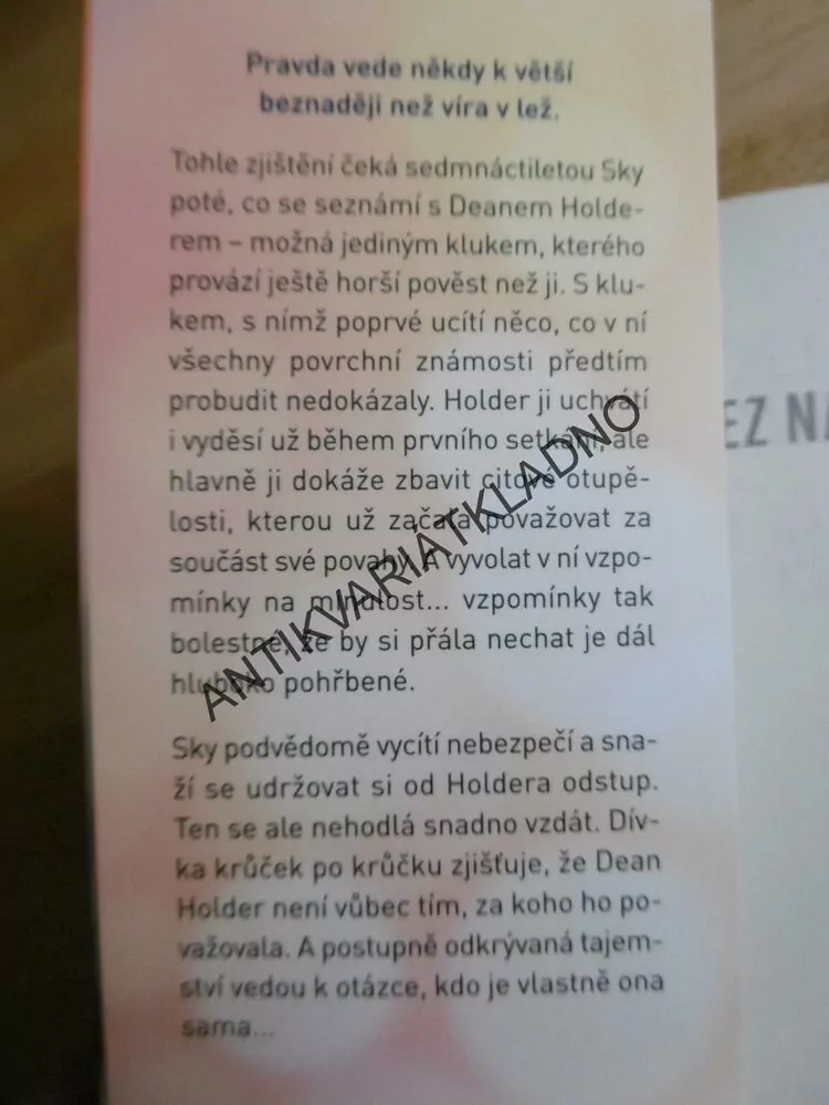 BEZ NADĚJE, COLLEEN HOOVEROVÁ, **an
