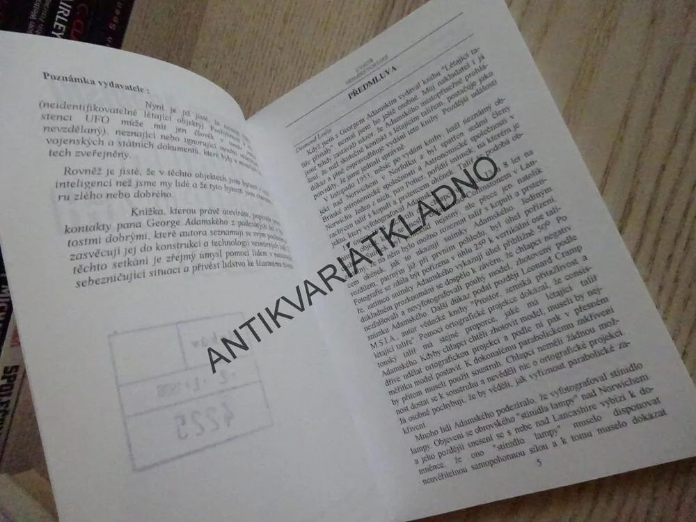 UVNITŘ VESMÍRNÝCH LODÍ, GEORGE ADAMSKI, **an