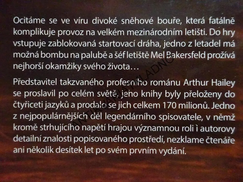 LETIŠTĚ, ARTHUR HAILEY, **an
