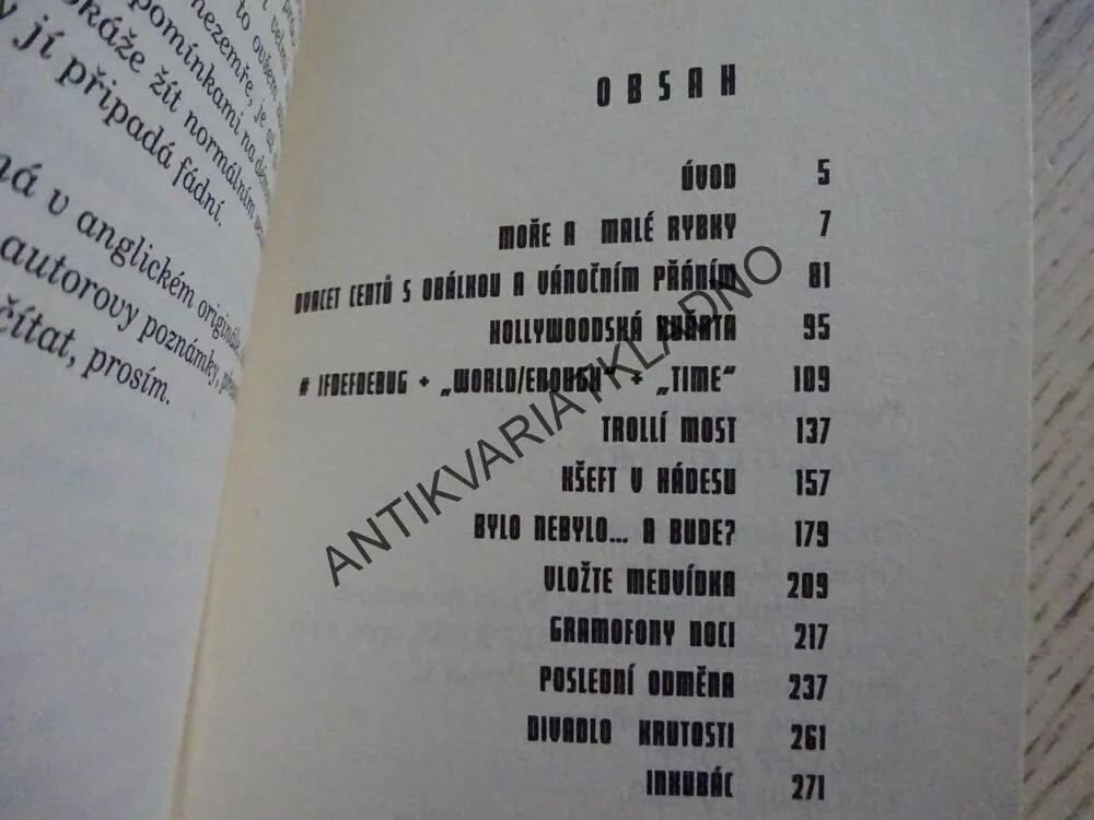 DIVADLO KRUTOSTI, TERRY PRATCHETT, **an