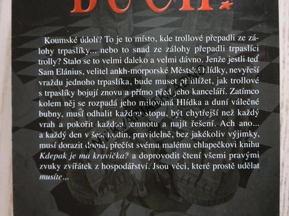 BUCH!, ÚŽASNÁ ZEMĚPLOCHA, TERRY PRATCHETT, **an