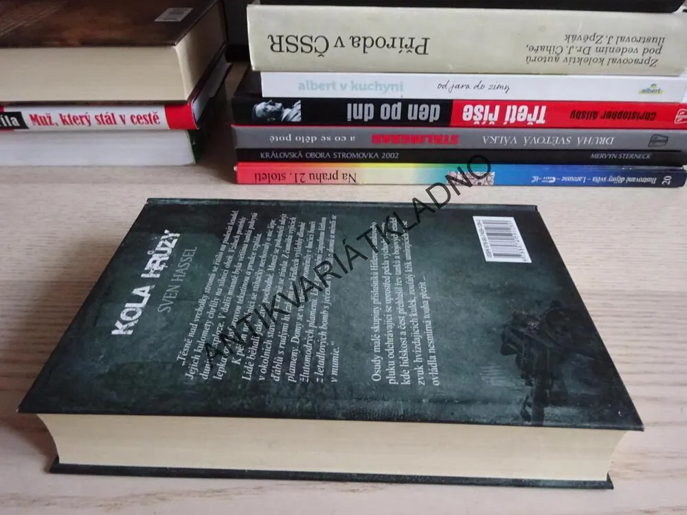 KOLA HRŮZY, SVEN HASSEL, **an