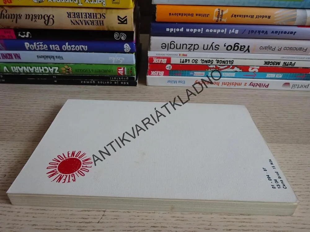 PAVILÓN SE SMUTEČNÍ VRBOU, ROBERT VAN GULIK, **an