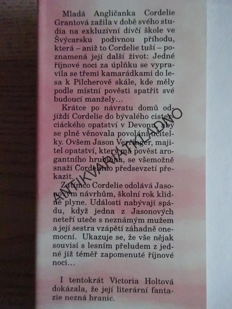 PODZIMNÍ ÚPLNĚK, VICTORIA HOLTOVÁ, **an