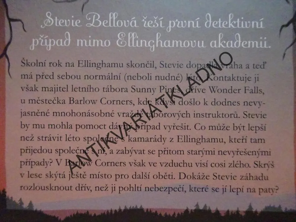 SKRÝŠ V LESE, MAUREEN JOHNSONOVÁ, **an