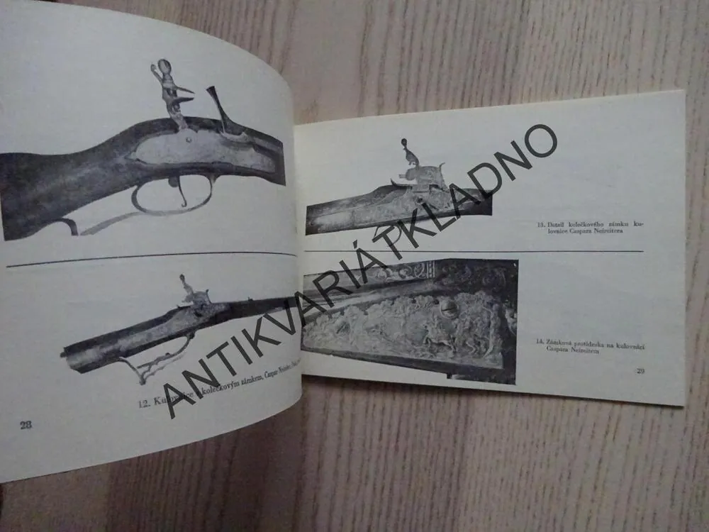 LOVECKÉ ZBRANĚ NA STÁTNÍM ZÁMKU HLUBOKÁ NAD VLTAVOU
