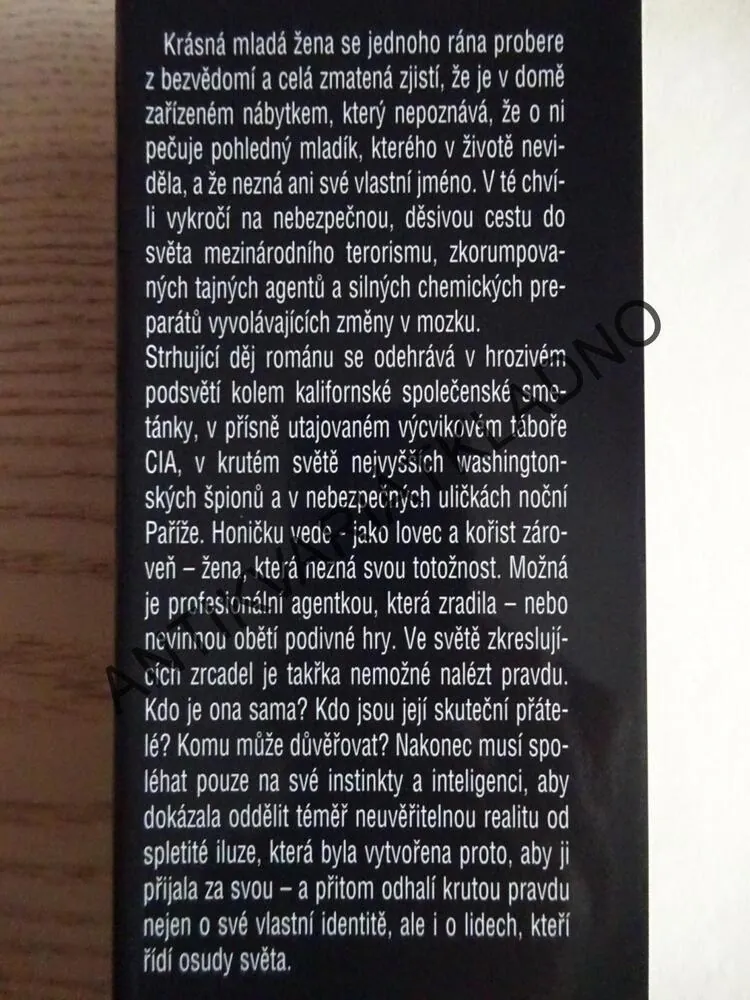 MAŠKARÁDA, GAYLE LYNDSOVÁ, **an
