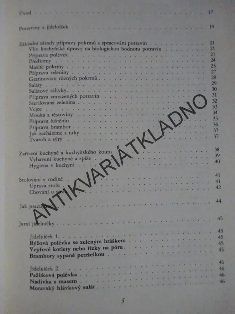 RYCHLÉ POKRMY, JULIANA A. FIALOVÁ, **an