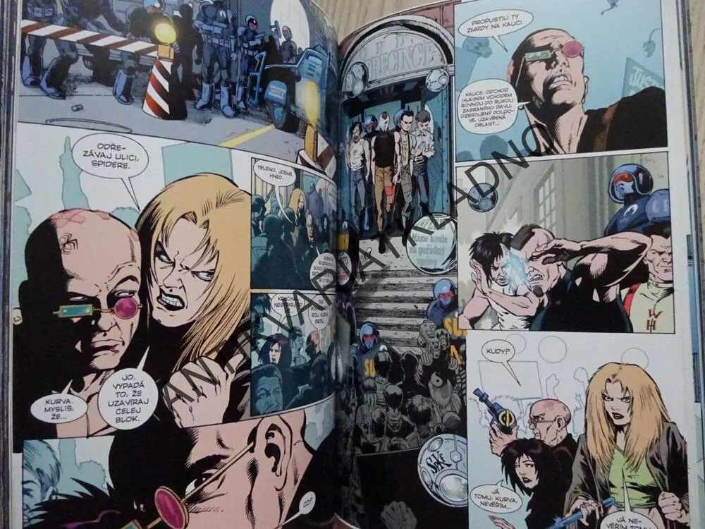 TRANSMETROPOLITAN, OSAMĚLÉ MĚSTO, WARREN ELLIS, DARICK ROBERTSON, **an