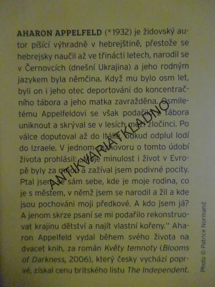 KVĚTY TEMNOTY, AHARON APPELFELD, **an