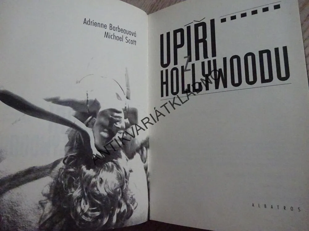 UPÍŘI Z HOLLYWOODU, ADRIENNE BARBEAUOVÁ, MICHAEL SCOTT, **an