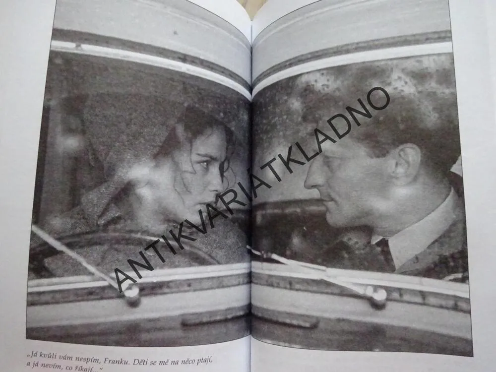 TMAVOMODRÝ SVĚT, ZDENĚK SVĚRÁK, **an