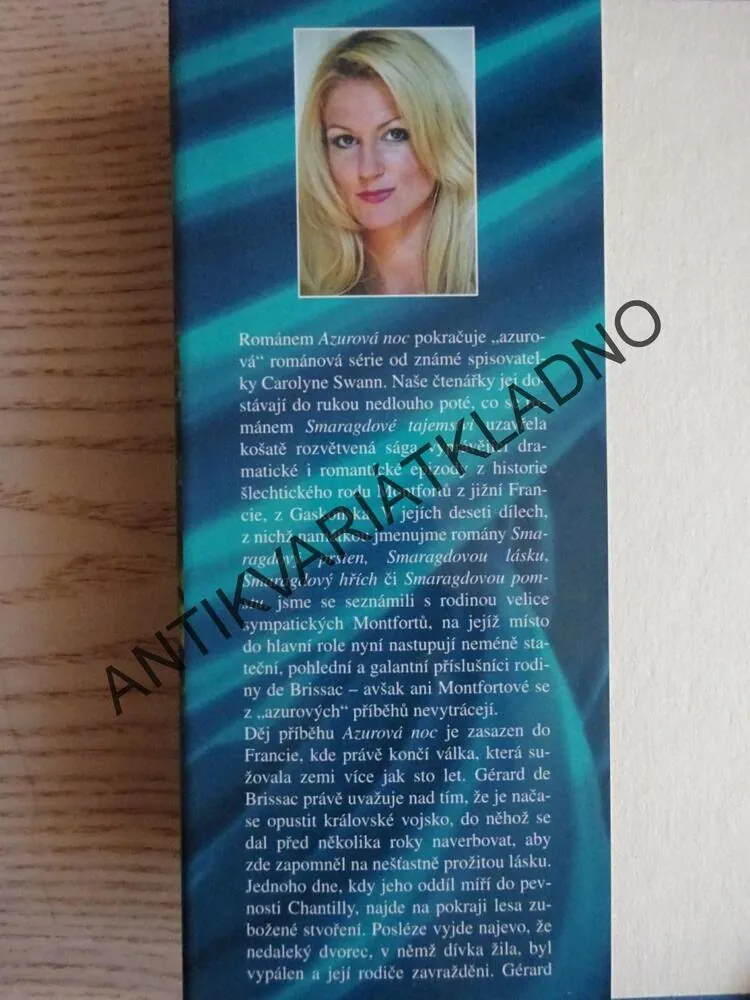 AZUROVÁ NOC, CAROLYNE SWANN, **an
