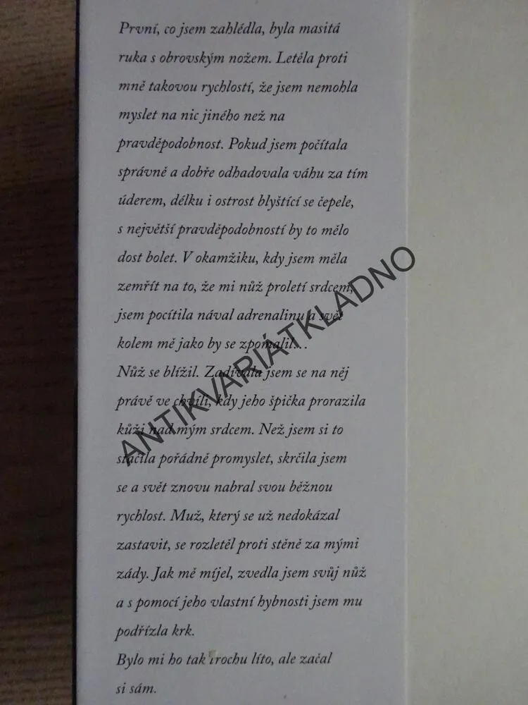DRUHÝ HROB NALEVO, DARYNDA JONESOVÁ, **an