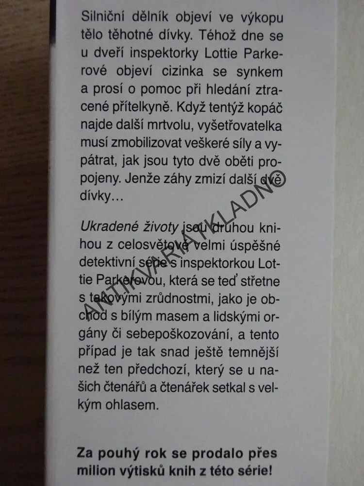 UKRADENÉ ŽIVOTY, PATRICIA GIBNEYOVÁ, **an