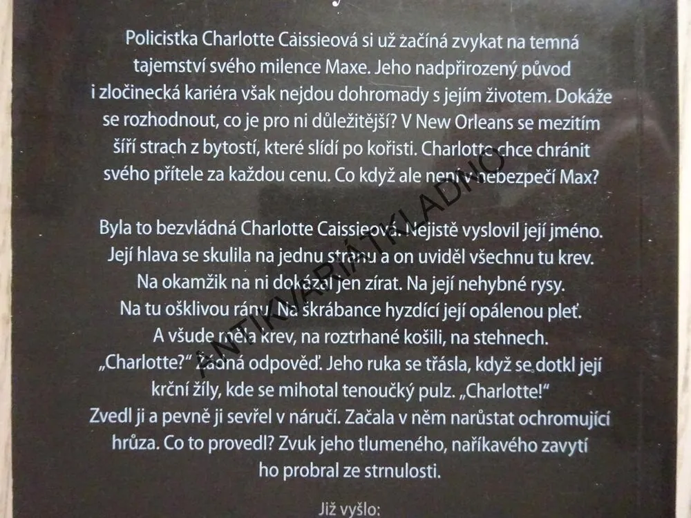 KRVAVÝ MĚSÍC, NANCY GIDEON, **an