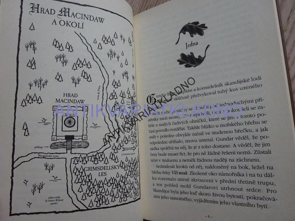 HRANIČÁŘŮV UČEŇ, 7. OBLÉHÁNÍ MACINDAWU, JOHN FLANAGAN, **an