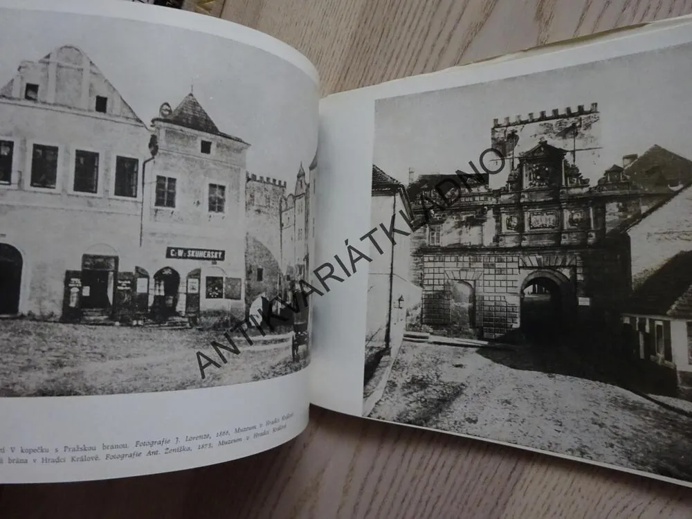 HRADEC KRÁLOVÉ V OBRAZECH TŘÍ STOLETÍ, **an