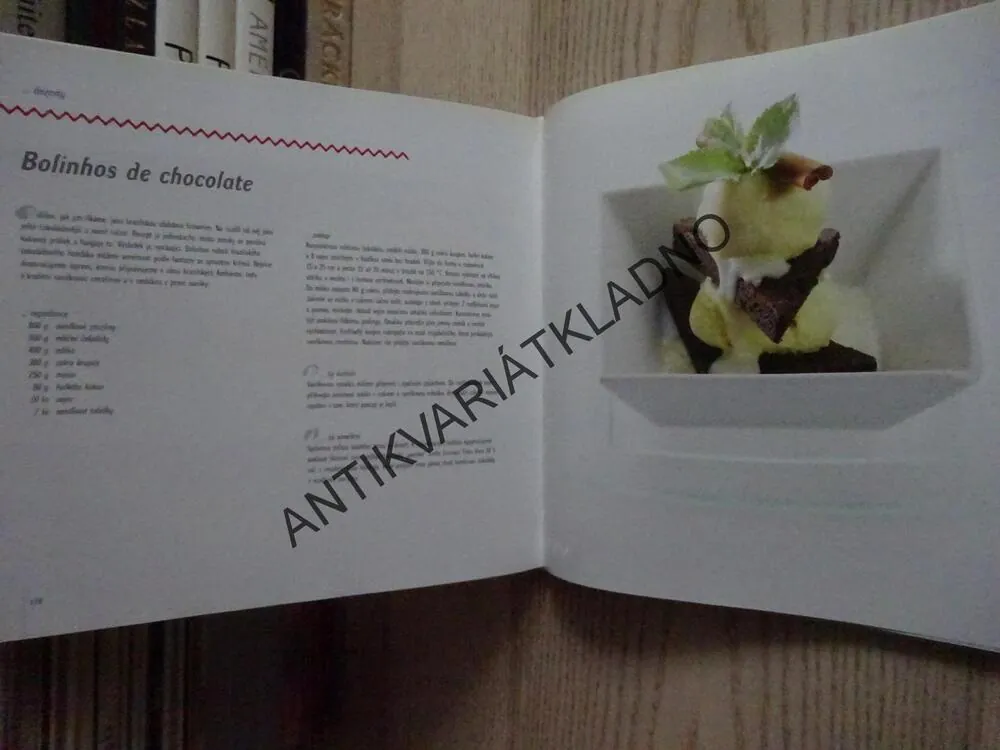 980 G NEJOBLÍBENĚJŠÍCH RECEPTŮ, AMBIENTE OF DINNING, **an