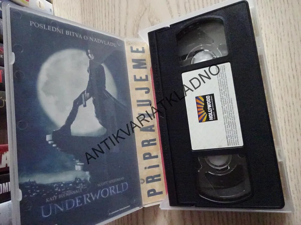 UPRCHLÍCI, JONNY LEE MILER, VHS