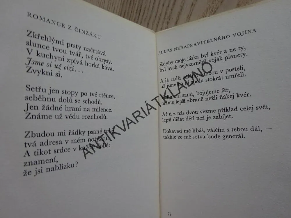 PAPÍROVÉ RŮŽE, JIŘÍ ŽÁČEK, **an