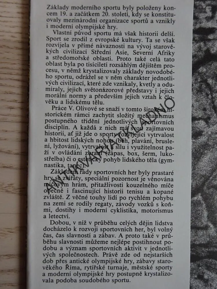 ODVĚKÉ KOUZLOU SPORTU, VĚRA OLIVOVÁ,  **an