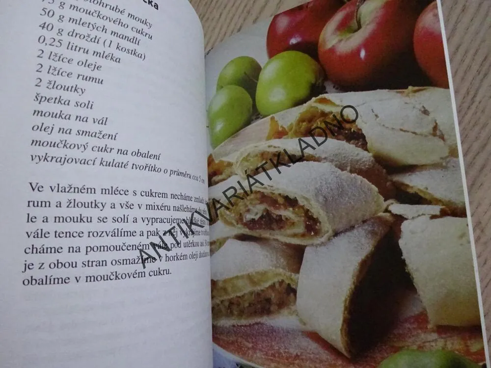 MOUČNÍKY, PEČEME PODLE NAŠICH MAMINEK, KAREL HÖFLER, KUCHAŘKA, RECEPTY, **an