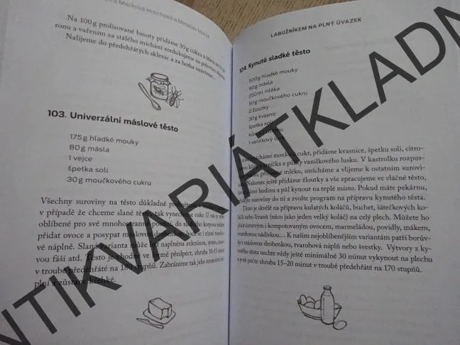 LABUŽNÍKEM NA PLNÝ ÚVAZEK, PETRA MACKOVÁ HROCHOVÁ, MIROSLAV MACEK, **an