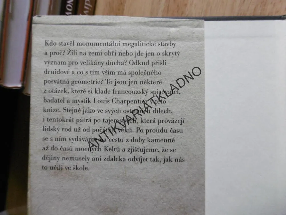 OBŘI ANEB MYSTERIUM POČÁTKŮ, LOUIS CHARPENTER, **an