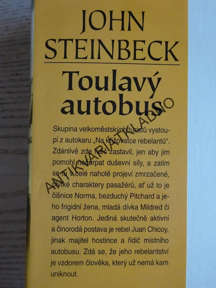 TOULAVÝ AUTOBUS, JOHN STEINBECK, **an