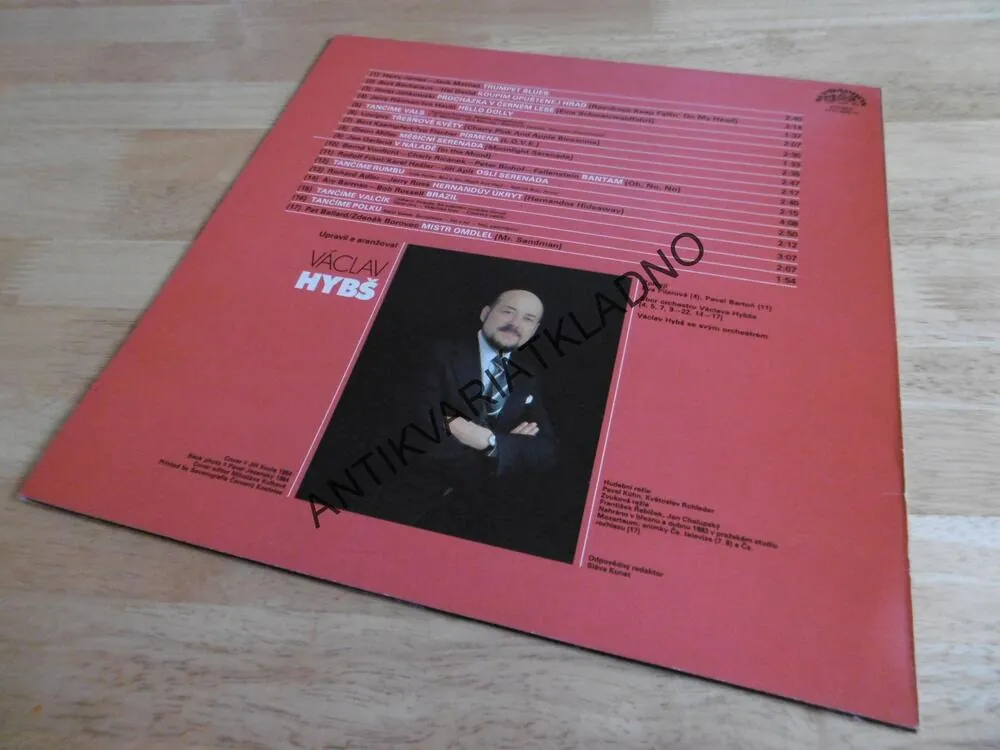 VÁCLAV HYBŠ, HRAJE K TANCI