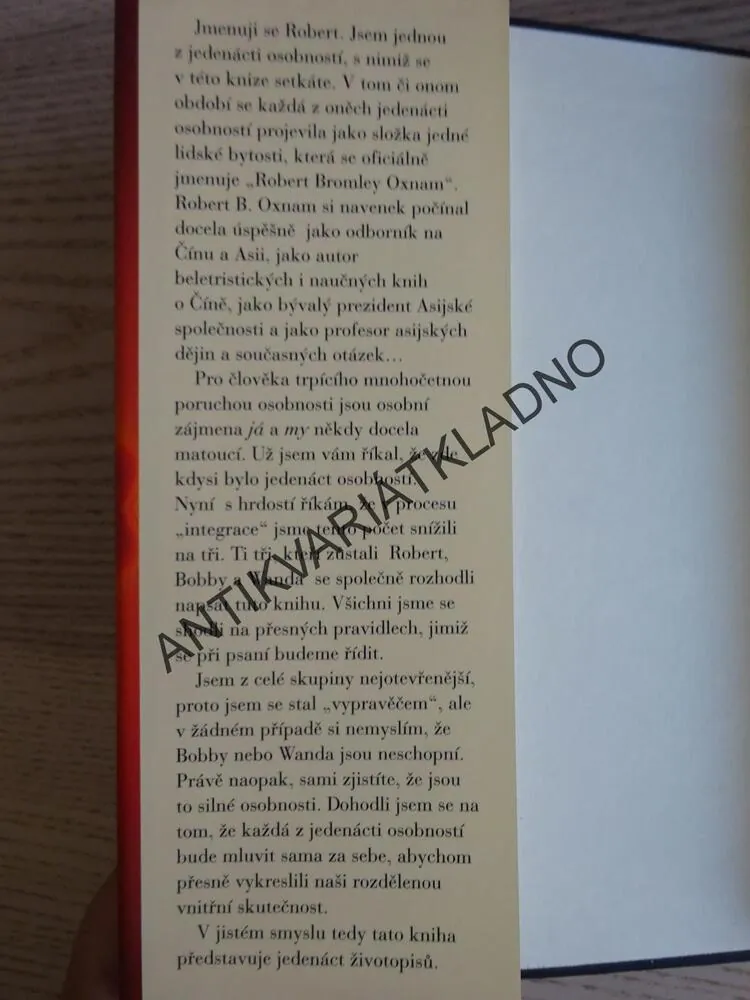 ROZTŘÍŠTĚNÁ MYSL, ROBERT B. OXNAM, **an
