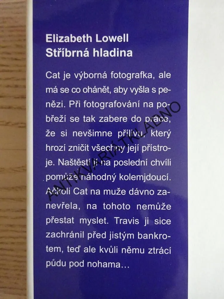 STŘÍBRNÁ HLADINA, ELIZABETH LOWELLOVÁ, **an