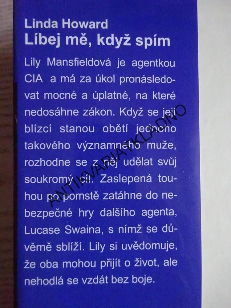 LÍBEJ MĚ, KDYŽ SPÍM, LINDA HOWARD, **an
