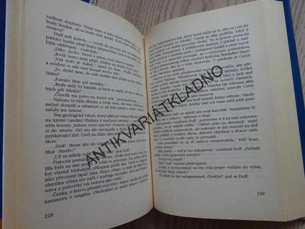 KDYŽ LOVÍ LEV, WILBUR SMITH, **an