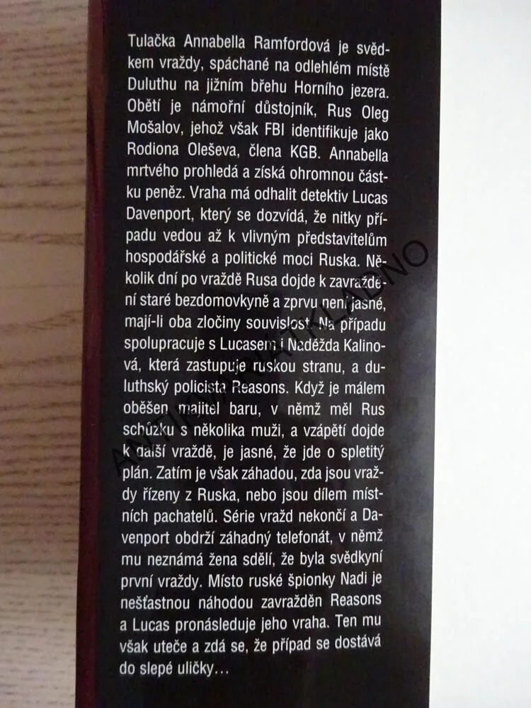 UKRYTÁ OBĚŤ, JOHN SANDFORD, **an