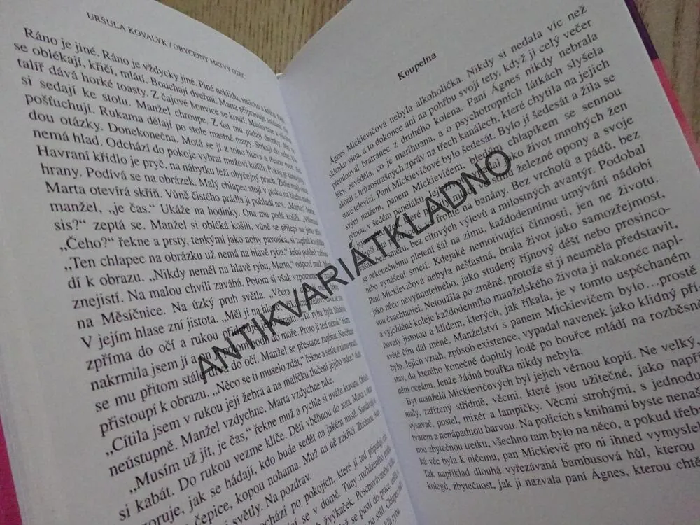OBYČEJNÝ MRTVÝ OTEC, URŠULA KOVALYK, **an