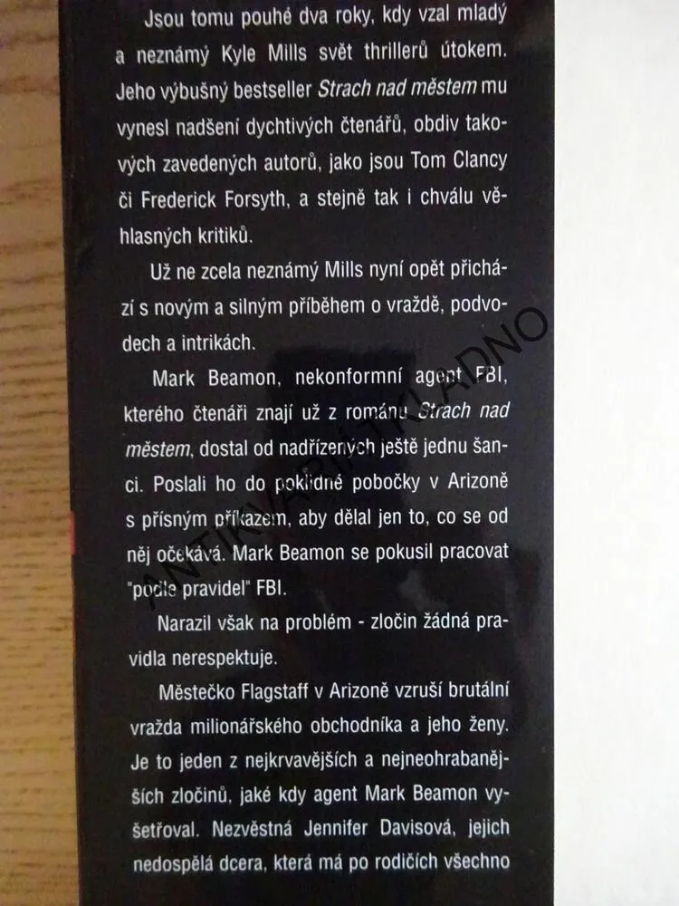 BOUŘLIVÉ NEBE, KYLE MILLS, **an