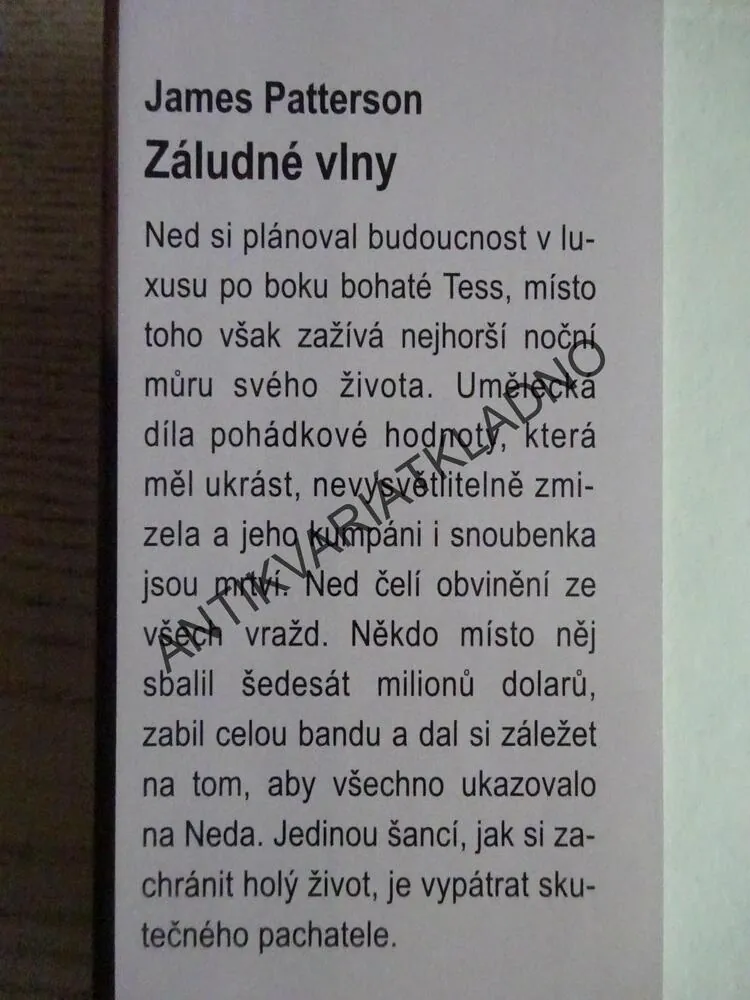 ZÁLUDNÉ VLNY, JAMES PATTERSON, **an