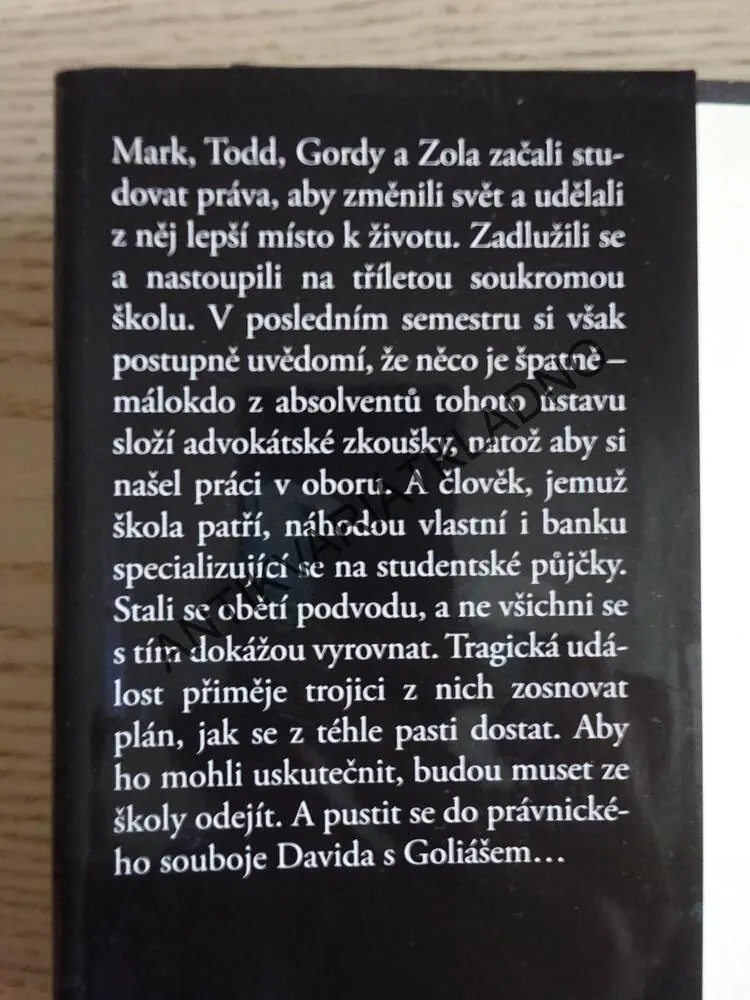 POHLEDÁVKA, JOHN GRISHAM, **an
