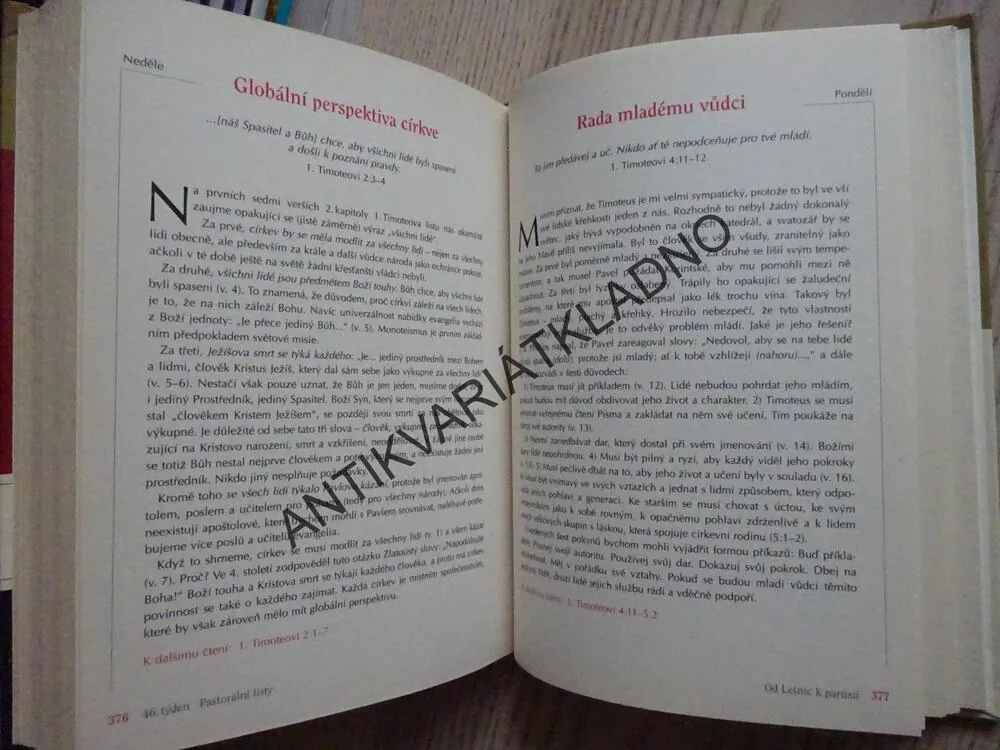 ROK S BIBLÍ, JOHN STOTT, **an