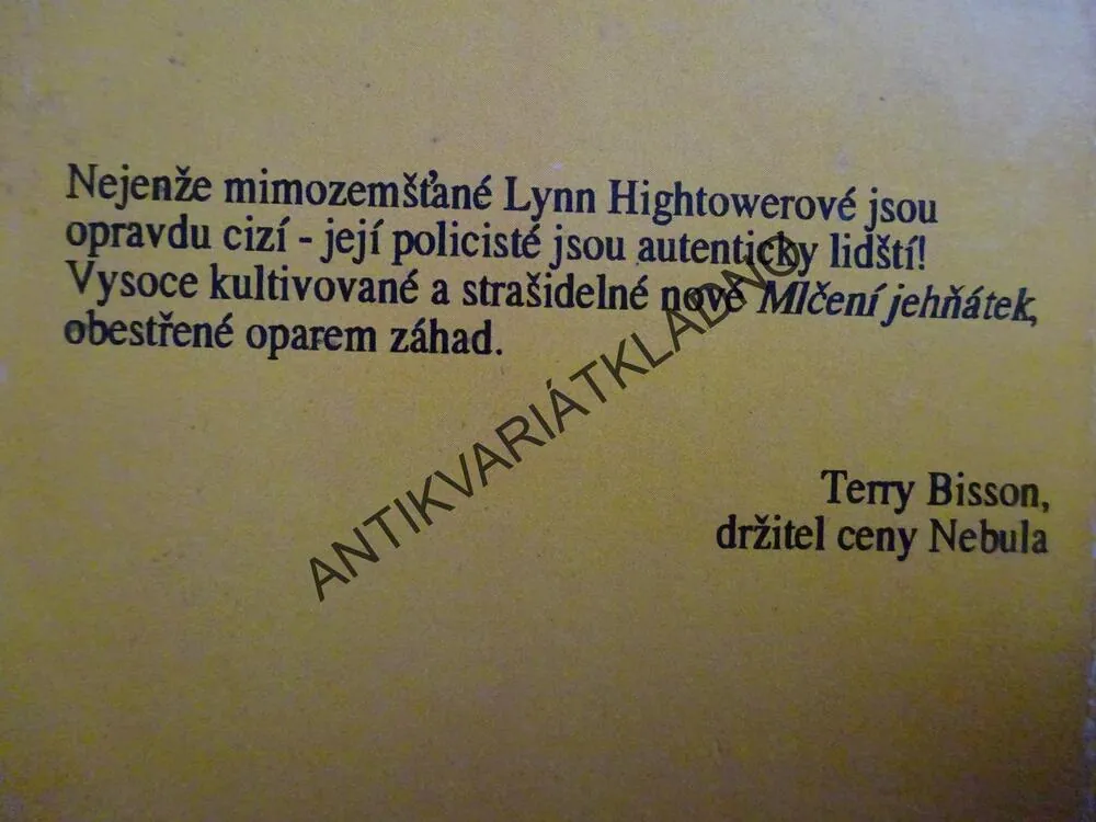 E. T. BLUES, LYNN S. HIGHTOWEROVÁ, **an